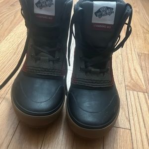 Men’s Vans Mid Snow Boot MTE— size 11